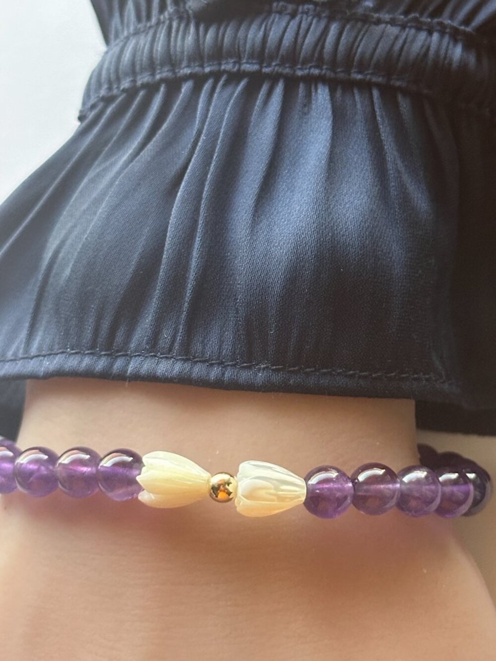 Natural 6mm Gemstone Stretch Bracelet Amethyst 14K Solid Gold Pikake MOP - Picture 2 of 2